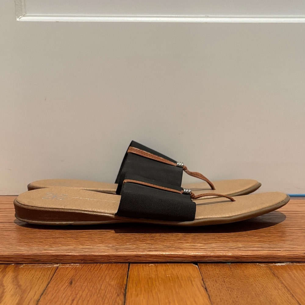 XOXO Bennett stretchy thong flip flop sandals in black, brown, & silver